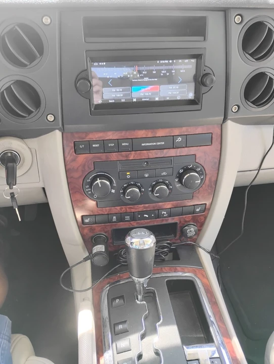 2006 Jeep Commander - Image 17 of 21
