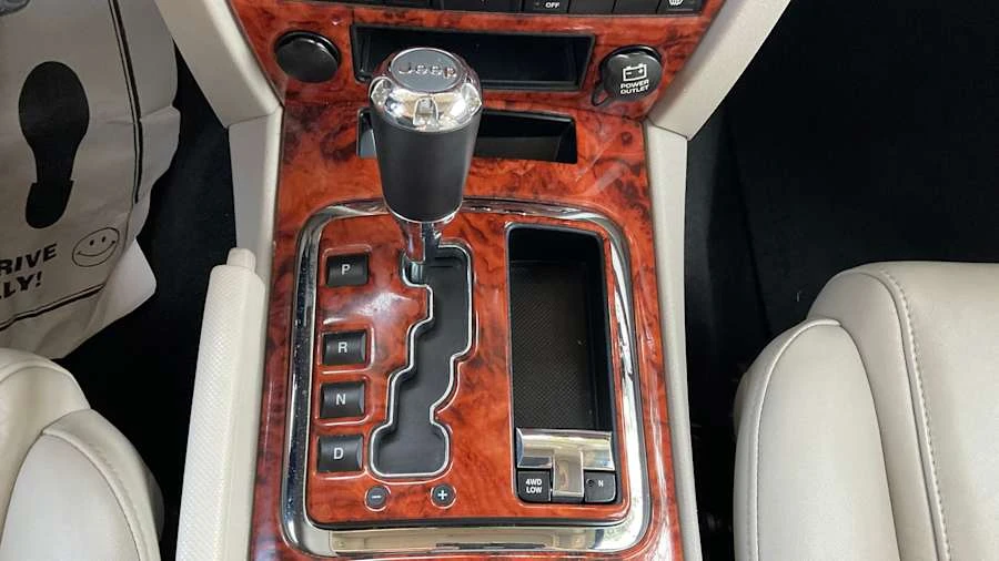 2006 Jeep Commander - Image 12 of 14