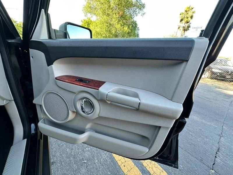 2006 Jeep Commander - Image 17 of 20
