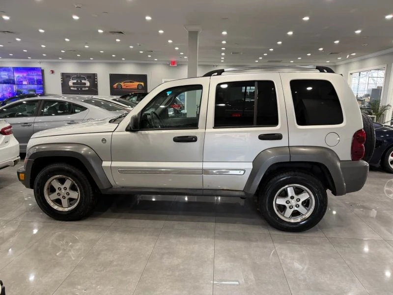 2006 Jeep KJ Liberty - Image 2 of 12