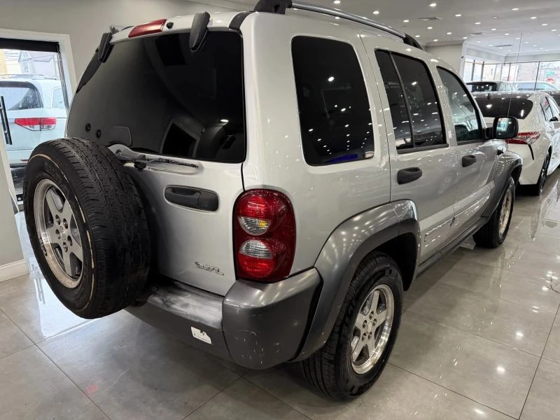 2006 Jeep KJ Liberty - Image 5 of 12