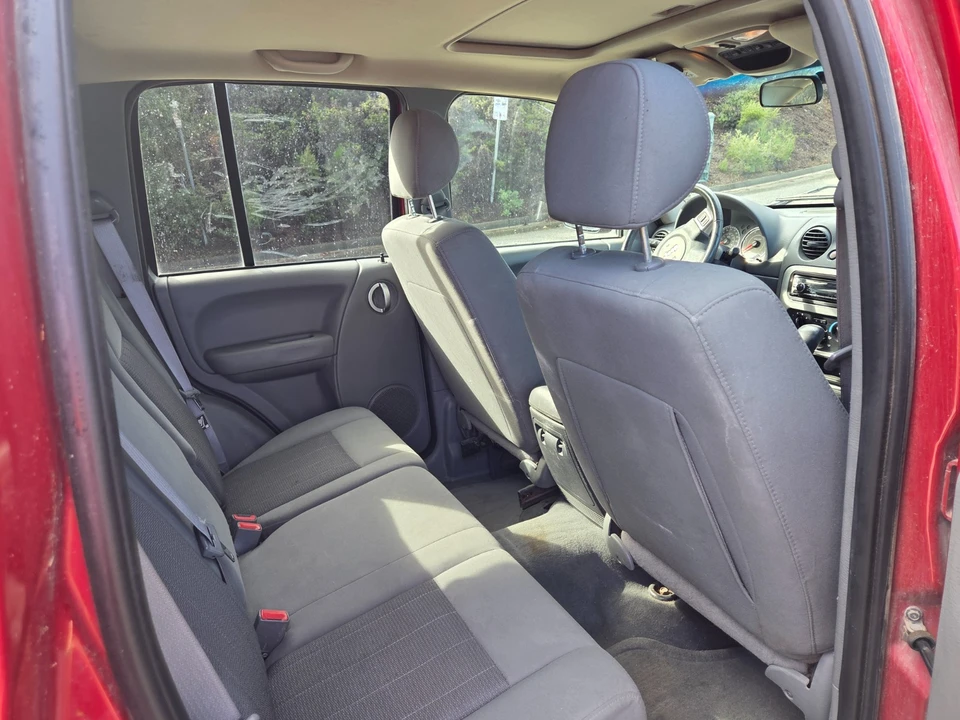 2006 Jeep KJ Liberty - Image 6 of 18