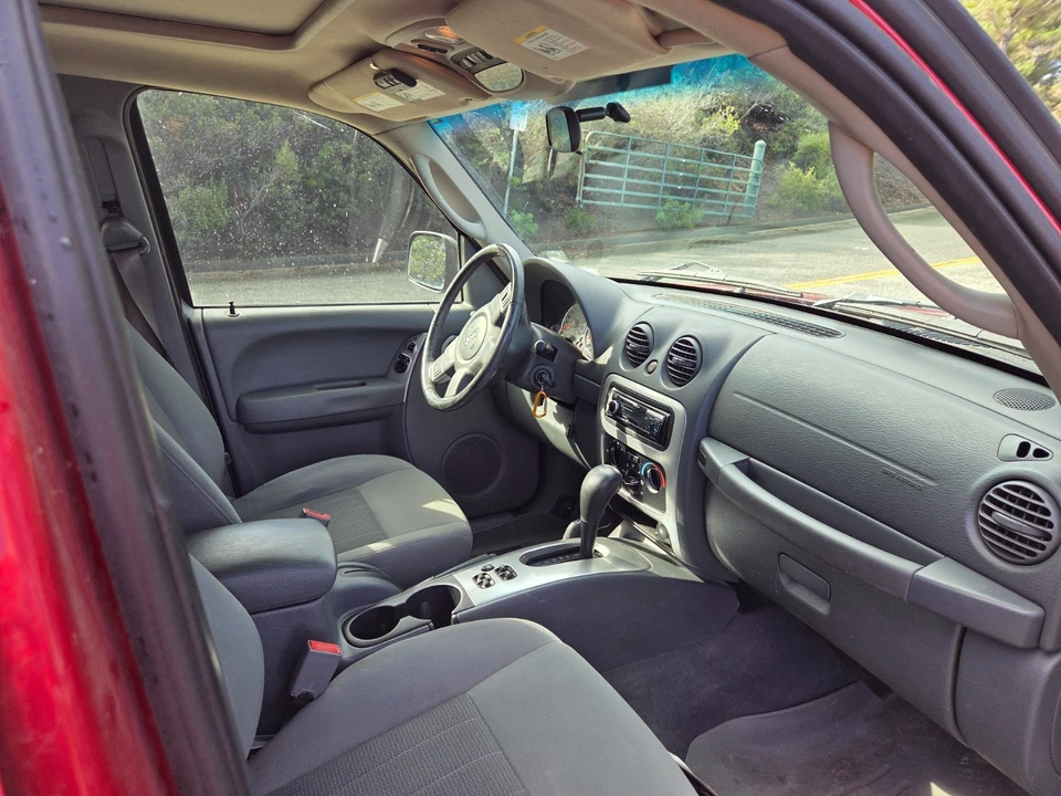 2006 Jeep KJ Liberty - Image 5 of 18