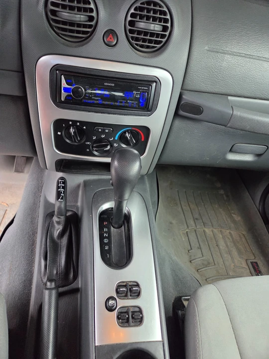 2006 Jeep KJ Liberty - Image 15 of 18