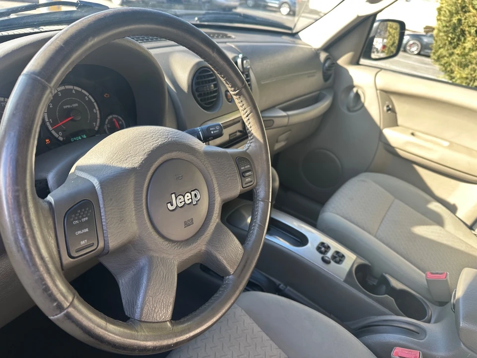2006 Jeep KJ Liberty - Image 13 of 20