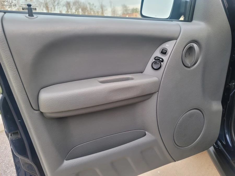 2006 Jeep KJ Liberty - Image 19 of 23