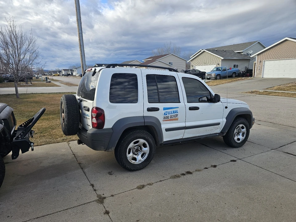 2006 Jeep KJ Liberty - Image 2 of 9