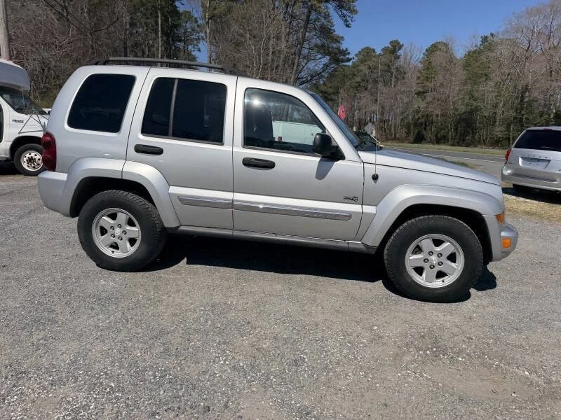 2006 Jeep KJ Liberty - Image 8 of 21