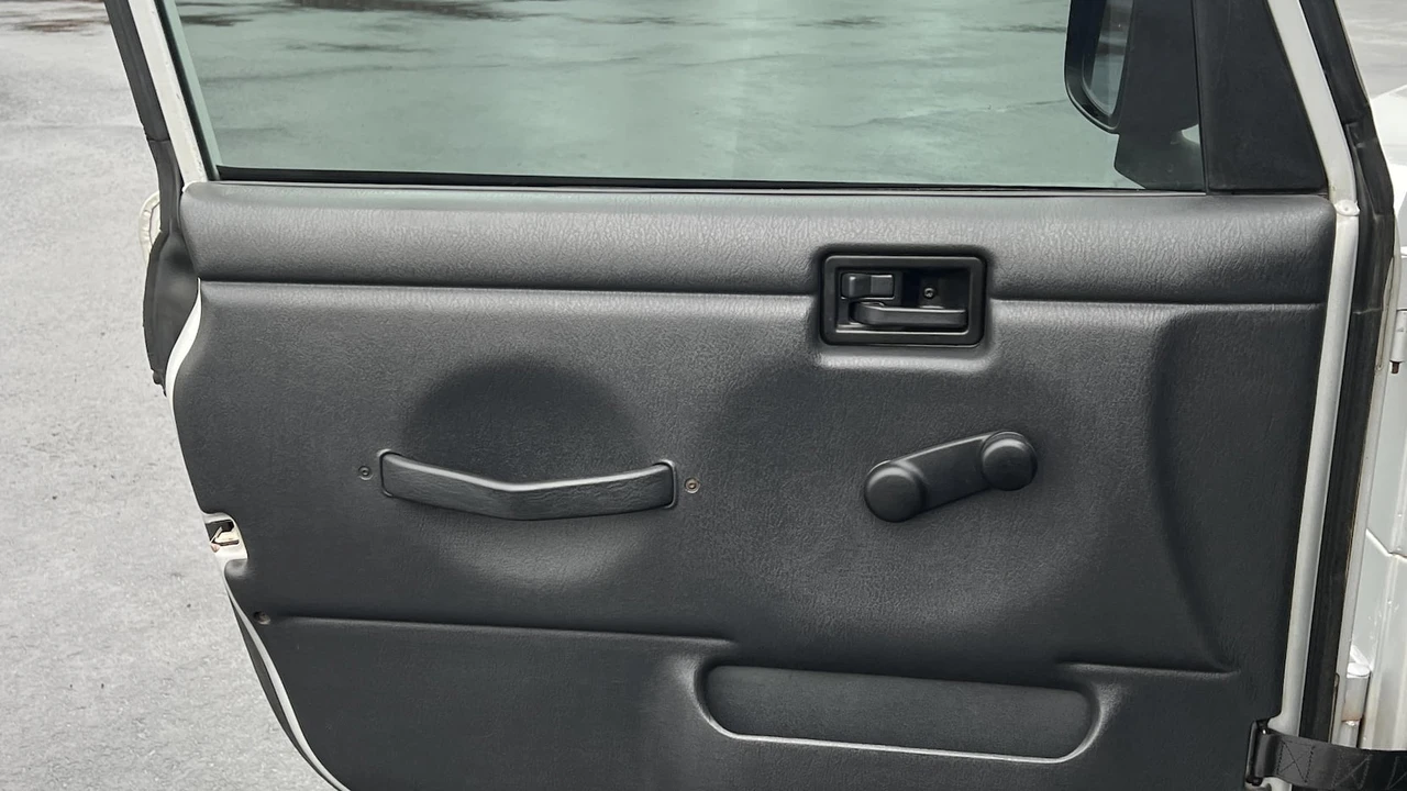 2006 Jeep TJ Wrangler - Image 9 of 23