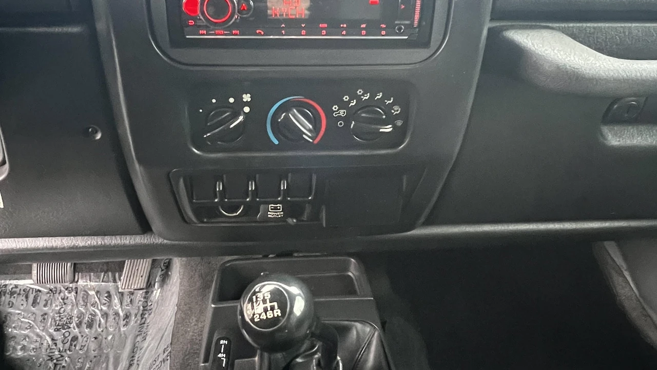 2006 Jeep TJ Wrangler - Image 12 of 23