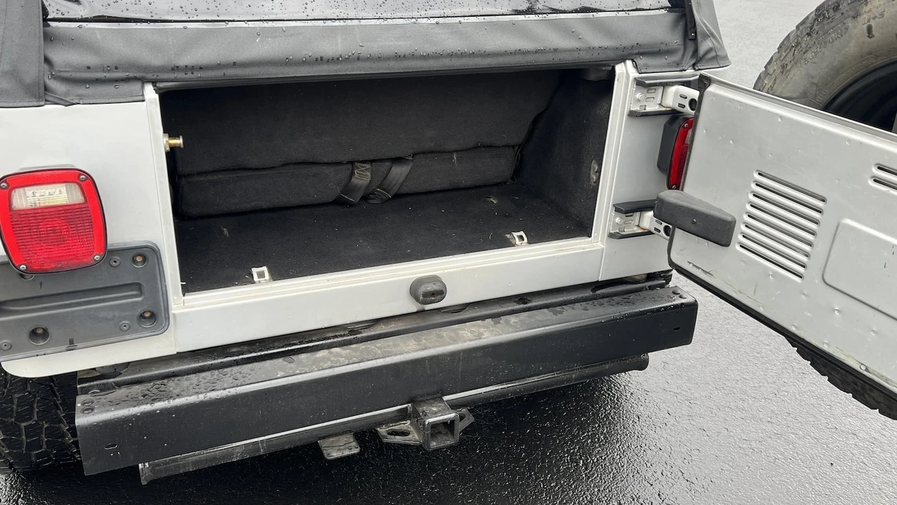 2006 Jeep TJ Wrangler - Image 17 of 23