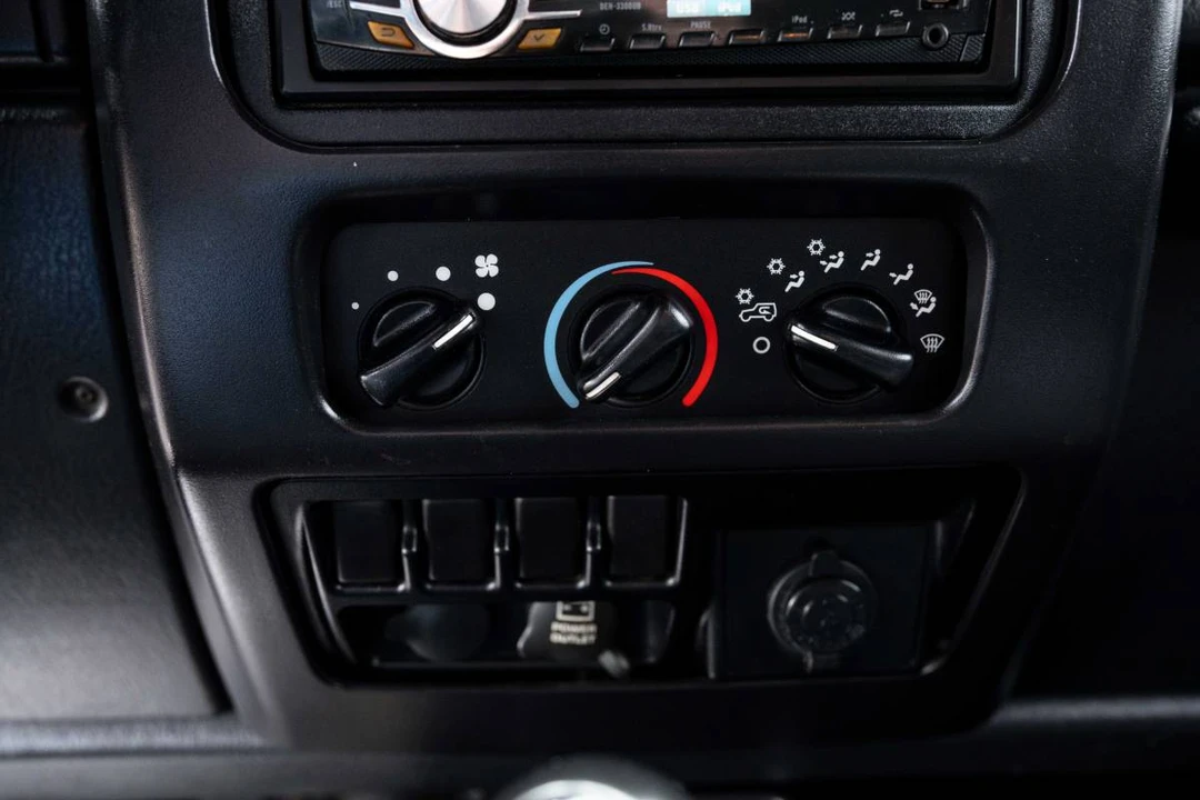 2006 Jeep TJ Wrangler - Image 14 of 18