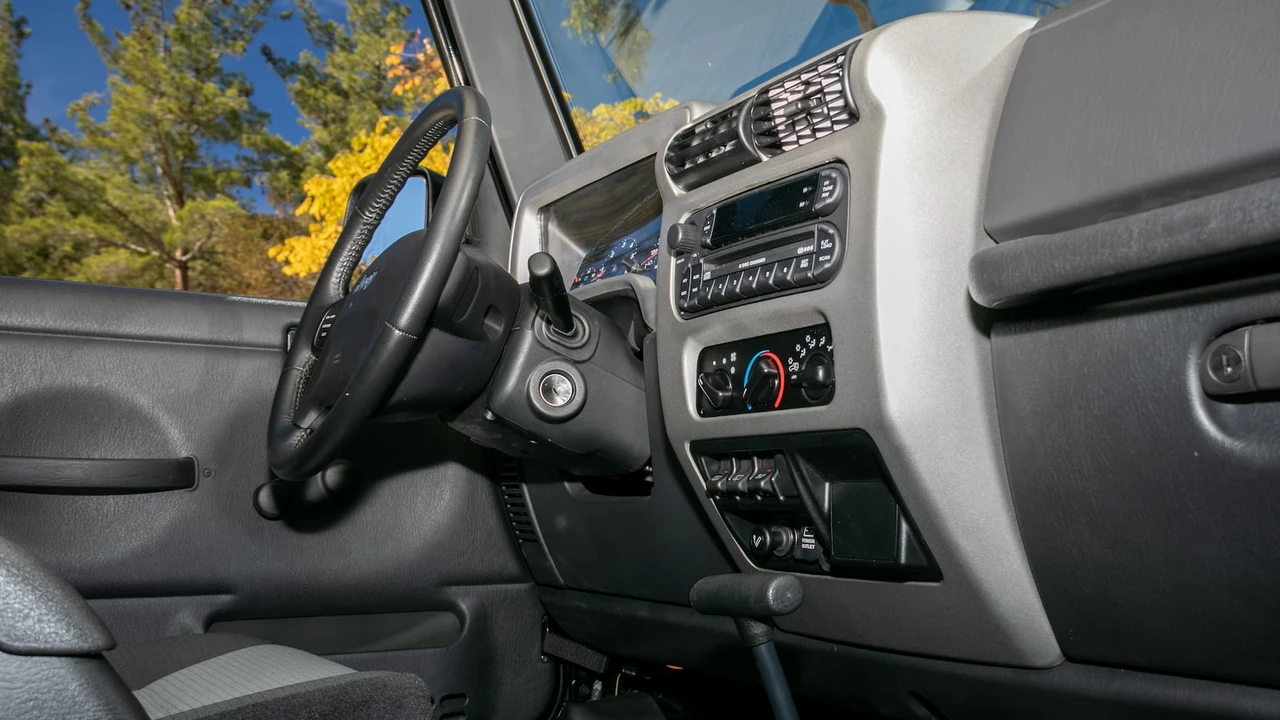 2006 Jeep TJ Wrangler - Image 17 of 19