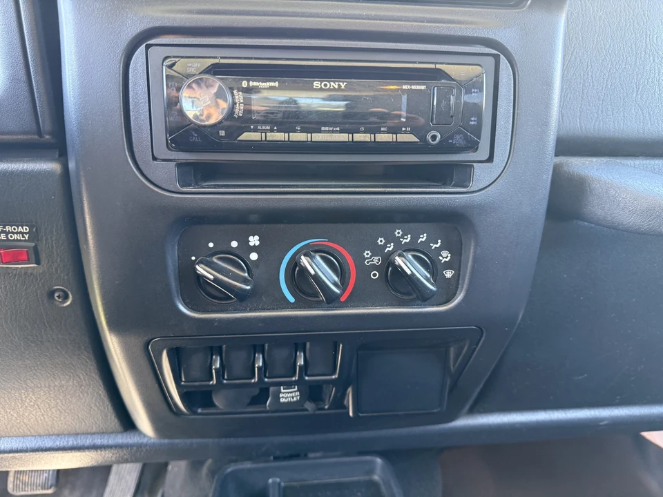 2006 Jeep TJ Wrangler - Image 17 of 31