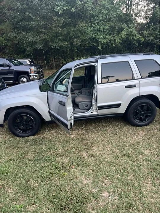 2006 Jeep Cherokee - Image 2 of 10