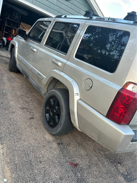 2006 Jeep Commander - Image 2 of 4