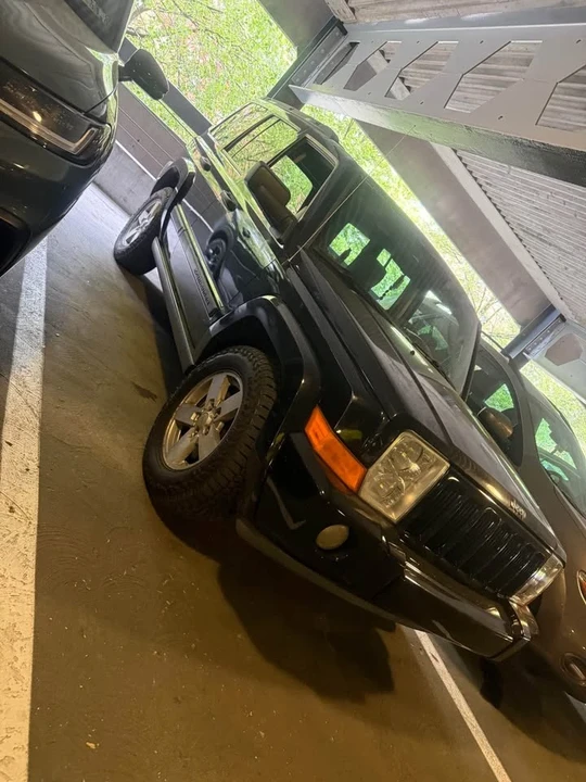 2006 Jeep Commander - Image 2 of 3