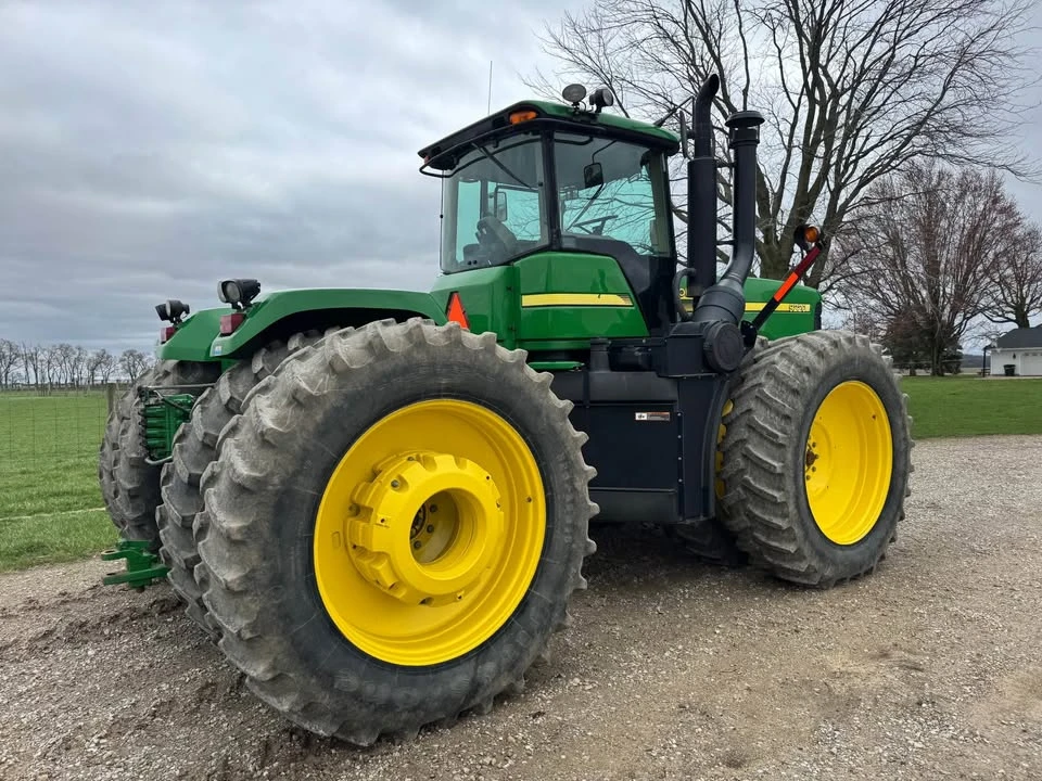 2006 John Deere - Image 2 of 10