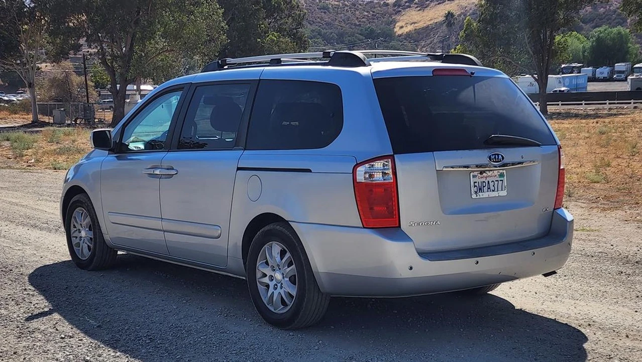 2006 Kia Carnival - Image 6 of 12