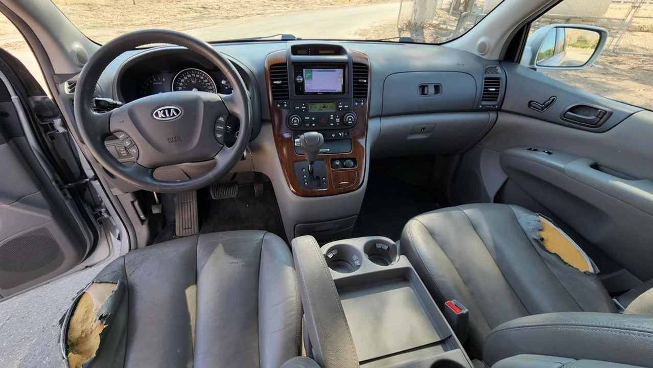 2006 Kia Carnival - Image 8 of 12