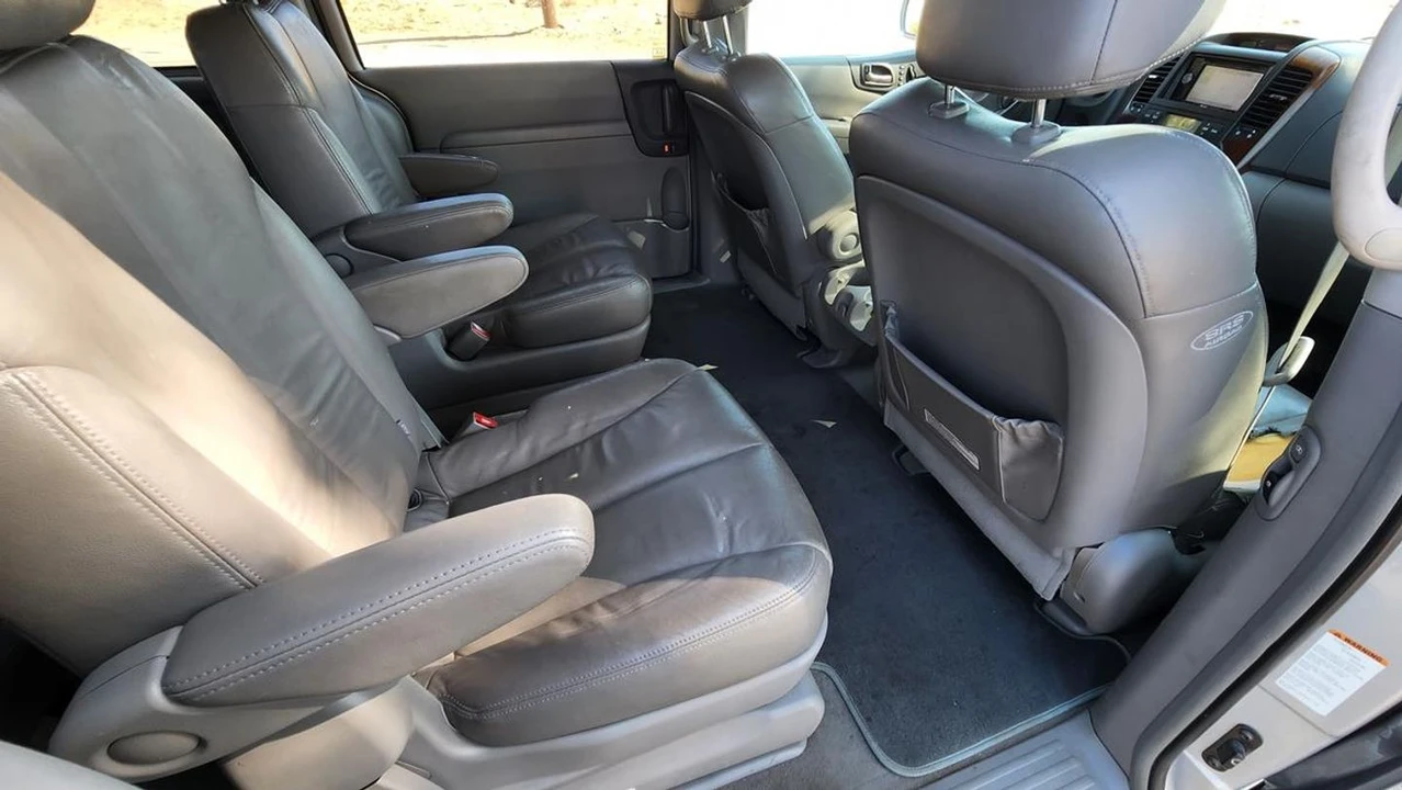 2006 Kia Carnival - Image 20 of 21
