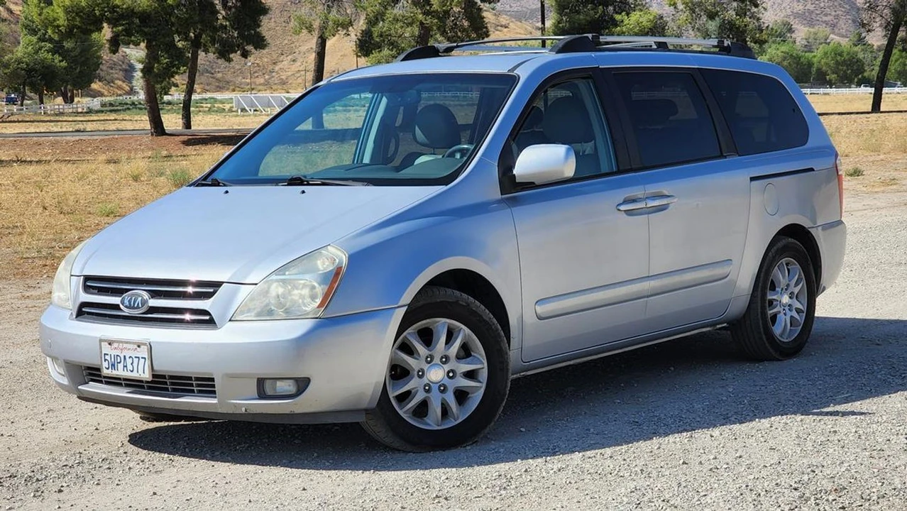 2006 Kia Carnival - Image 2 of 12