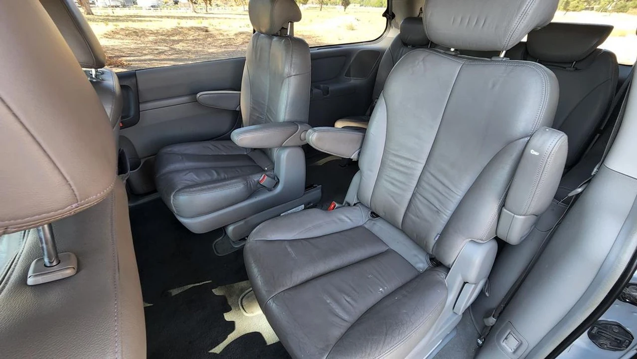 2006 Kia Carnival - Image 19 of 21
