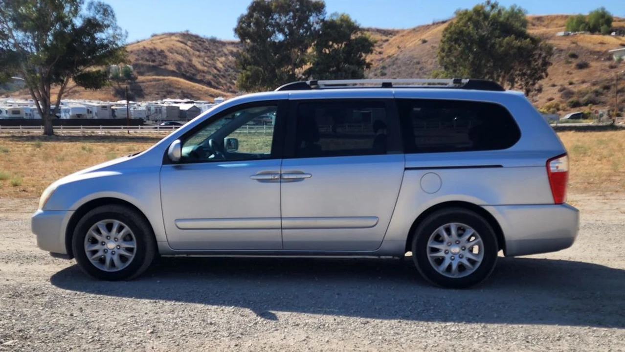 2006 Kia Carnival - Image 12 of 21
