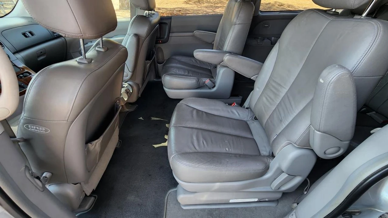 2006 Kia Carnival - Image 16 of 21