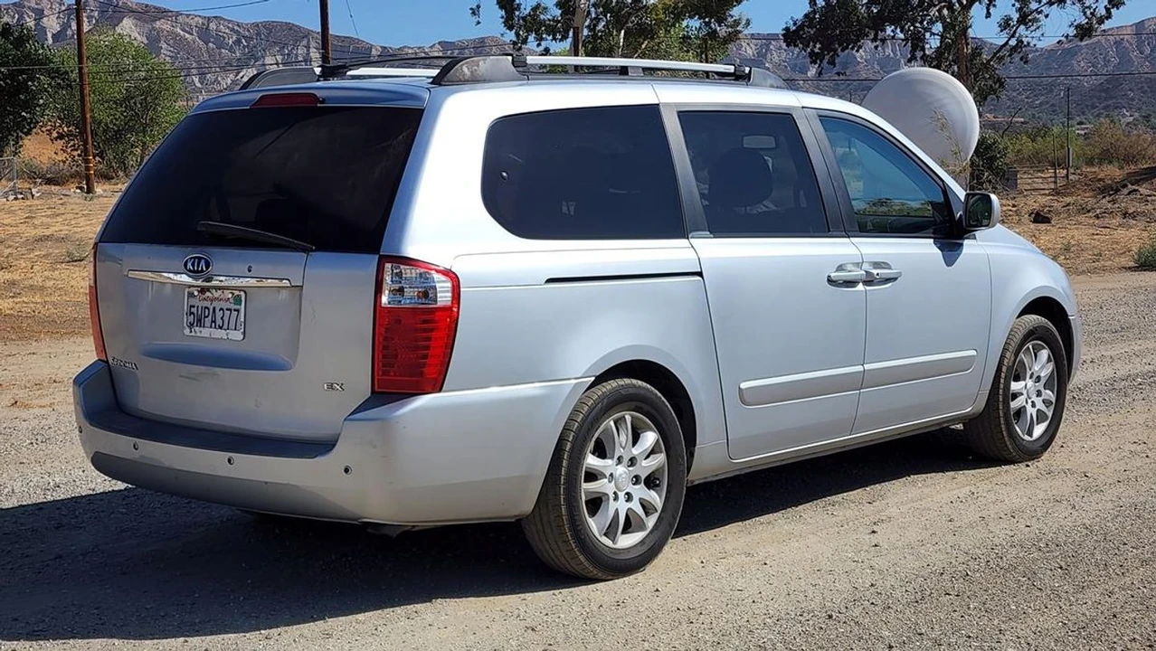 2006 Kia Carnival - Image 7 of 12