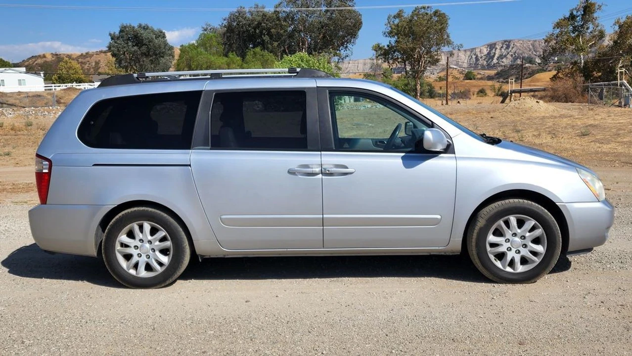 2006 Kia Carnival - Image 13 of 21