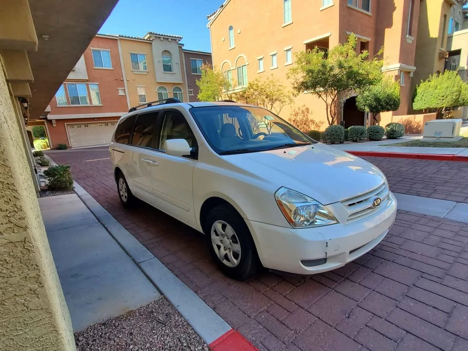 2006 Kia Carnival - Image 5 of 10