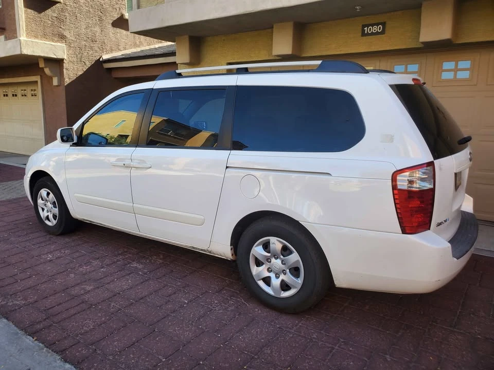 2006 Kia Carnival - Image 4 of 10