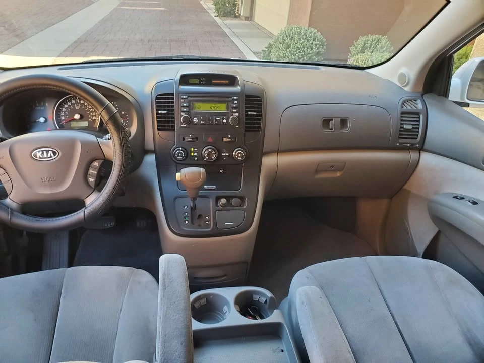 2006 Kia Carnival - Image 6 of 10