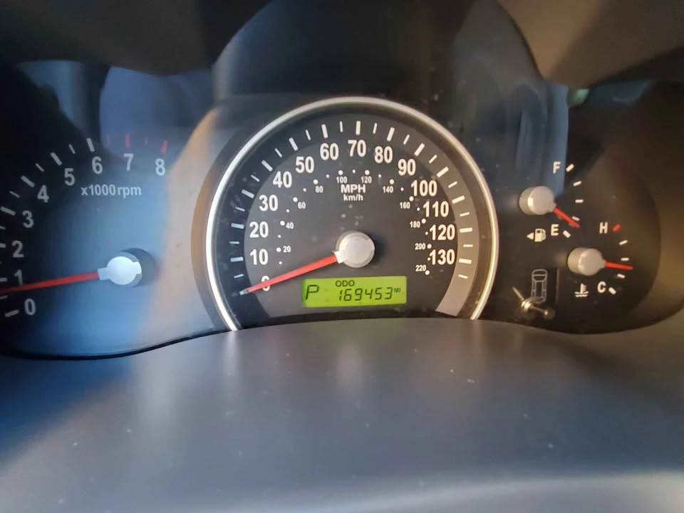 2006 Kia Carnival - Image 10 of 10