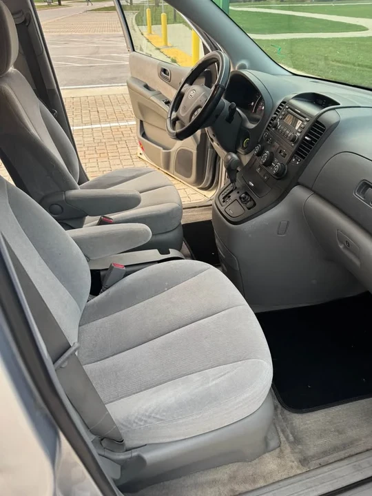 2006 Kia Carnival - Image 6 of 9