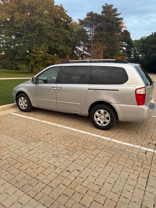 2006 Kia Carnival - Image 2 of 9