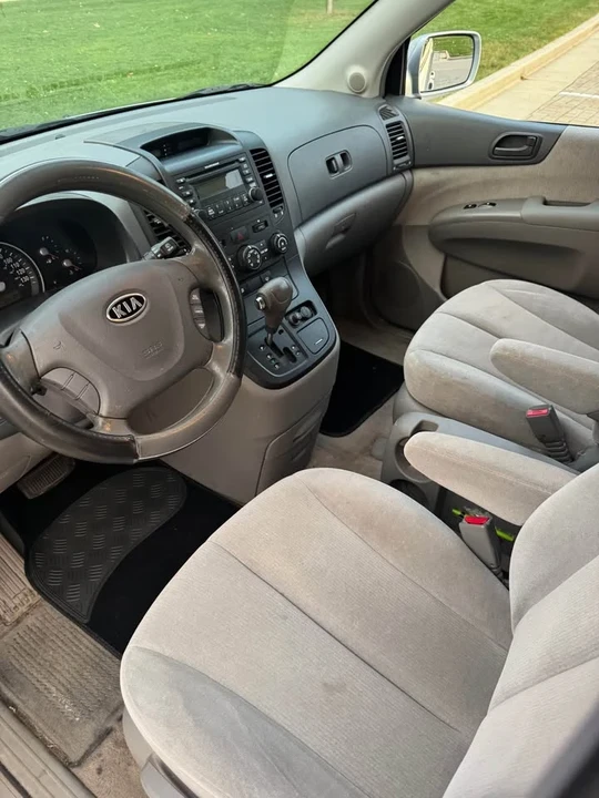 2006 Kia Carnival - Image 5 of 9