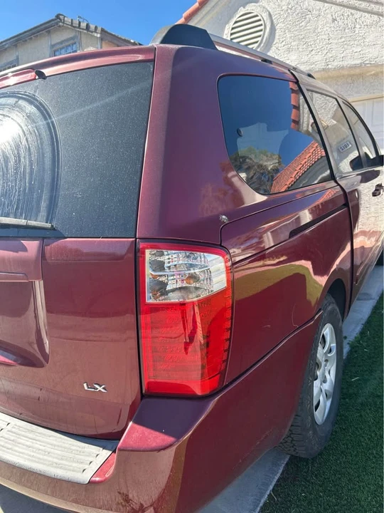 2006 Kia Carnival - Image 6 of 8