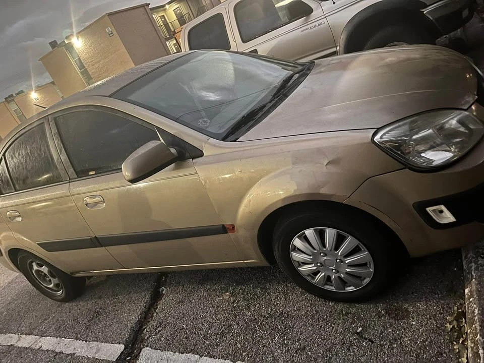 2006 Kia Rio - Image 2 of 3