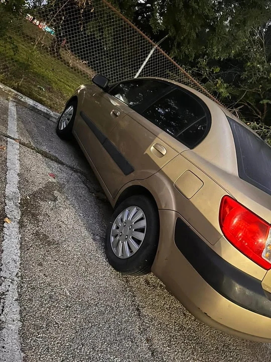 2006 Kia Rio - Image 3 of 3