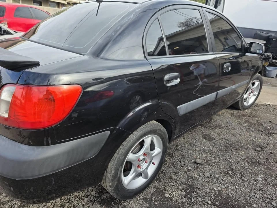 2006 Kia Rio - Image 2 of 4