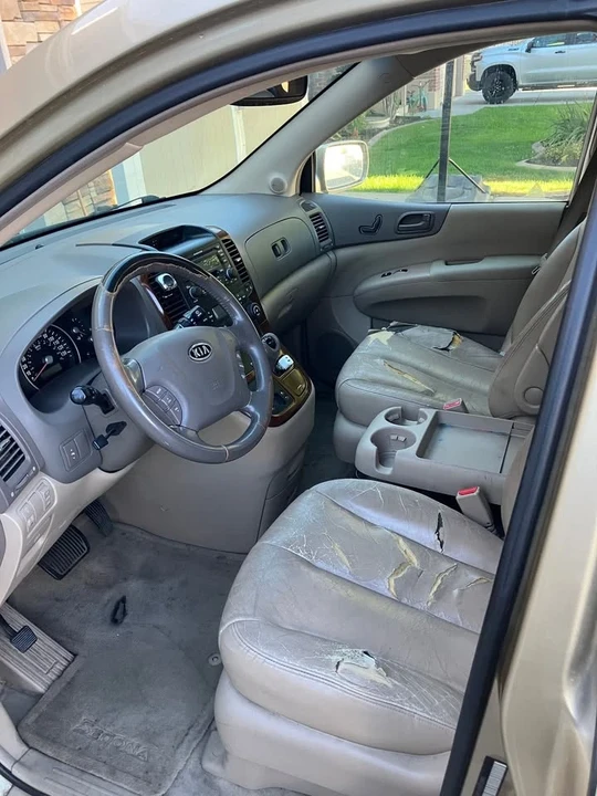 2006 Kia Carnival - Image 2 of 5