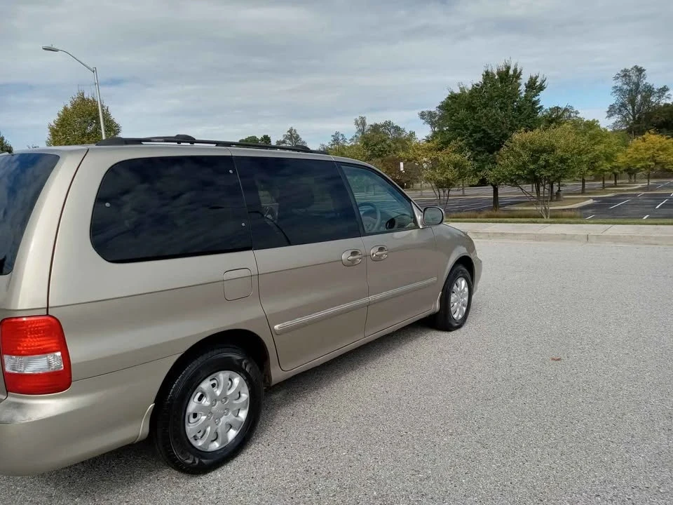 2006 Kia Carnival - Image 19 of 20