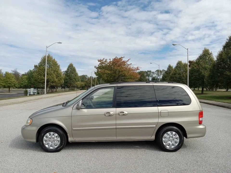 2006 Kia Carnival - Image 2 of 20