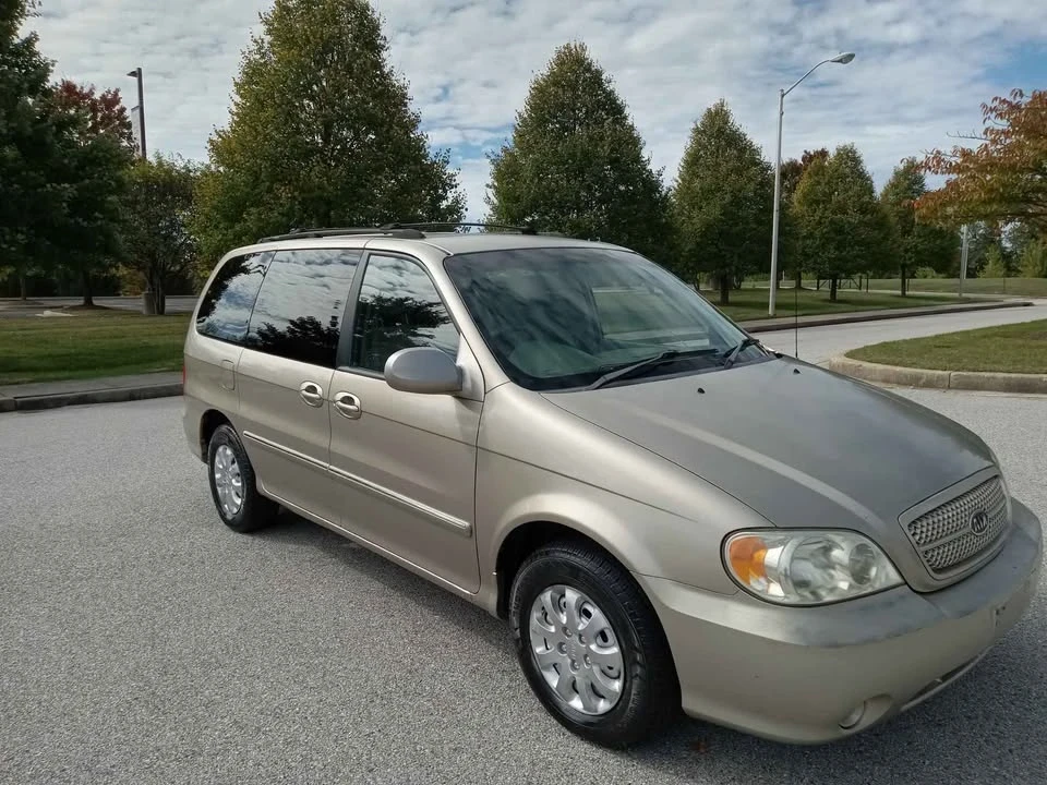2006 Kia Carnival - Image 17 of 20
