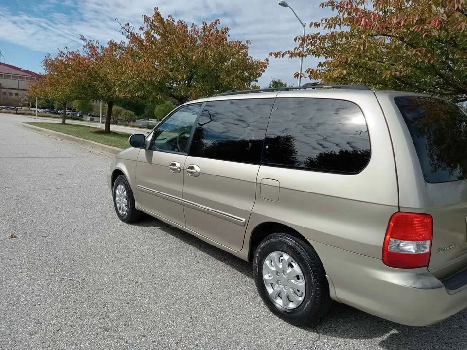 2006 Kia Carnival - Image 19 of 20