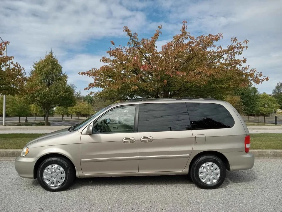 2006 Kia Carnival - Image 18 of 20