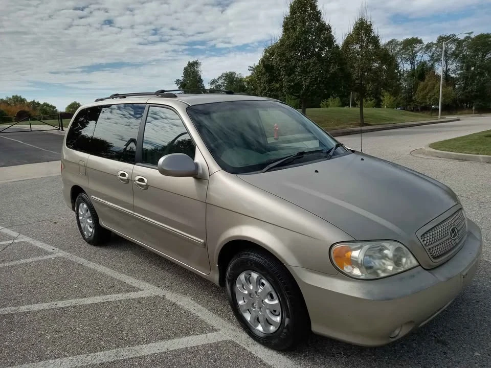 2006 Kia Carnival - Image 16 of 19