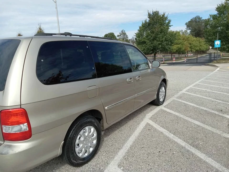 2006 Kia Carnival - Image 18 of 19